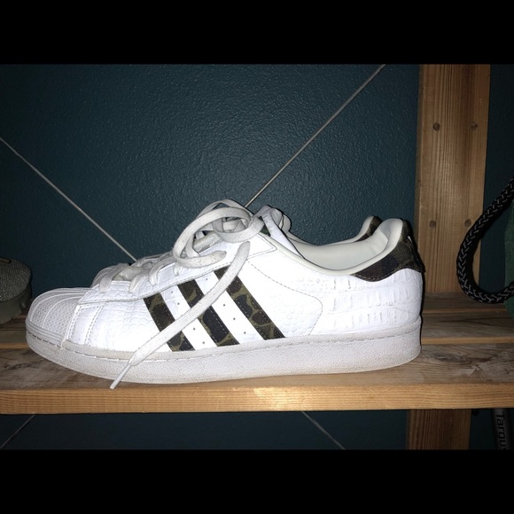 Adidas Superstars - Picture 3 of 4